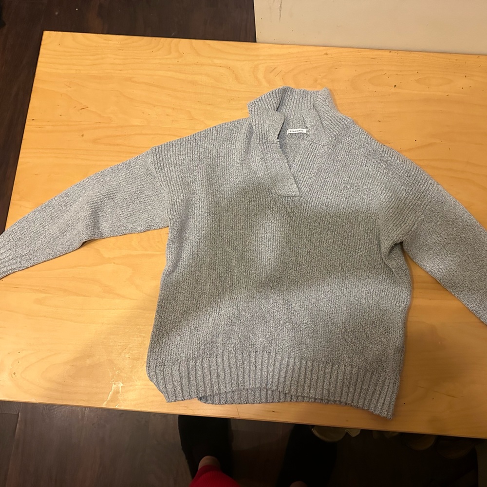 STACCATO Grey Sweater. Size Large. Collar neck. Full length sleeves, loose fit.